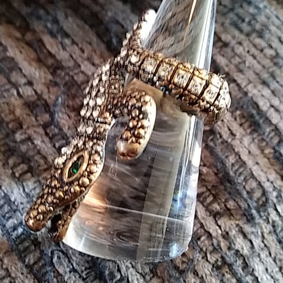 Ring - Picture 3 of 7